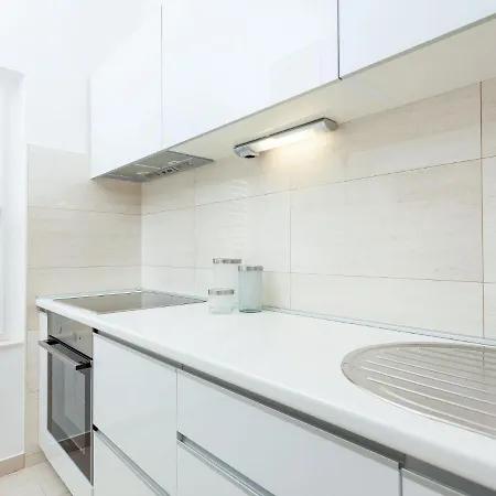Alluring With Balcony Ferienhaus